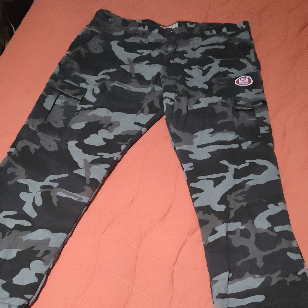 Wrangler  Camouflage Cargo Pants - Black & Gray
